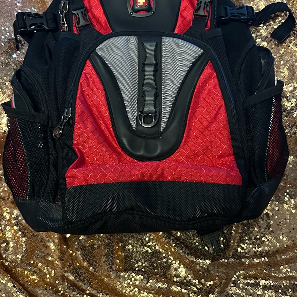 EUC Red & Black Wenger SwissGear Maxxum Laptop Backpack. - Picture 2 of 5